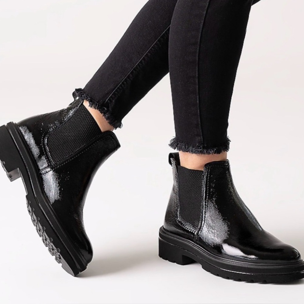 Women’s Black Patent leather Paul Green Chelsea Boot - US 10
